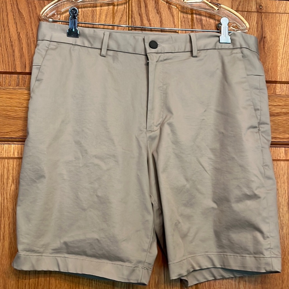 Banana Republic Aiden Shorts Tan Size 34